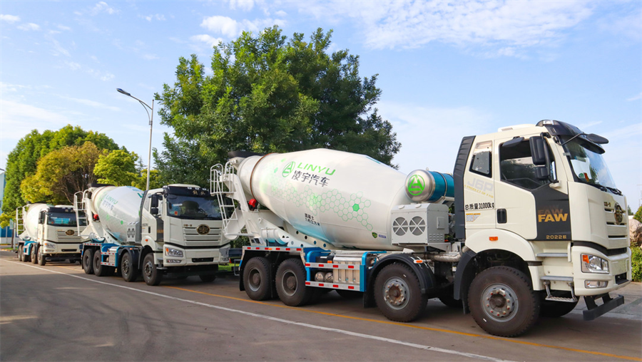 秋高氣爽，再傳捷報(bào)！50臺(tái)凌宇混動(dòng)攪拌車奔赴華東，盡顯靚麗風(fēng)采