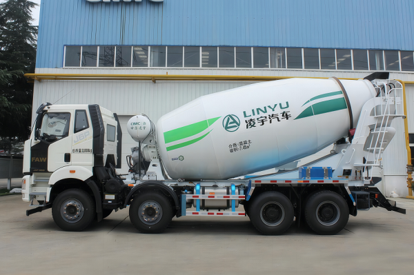 混動攪拌車的維護成本與常規(guī)燃油車相比如何？