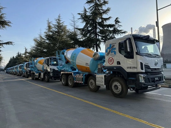【發(fā)車新聞】再出發(fā)！年年歲歲常相“拌”，“柿柿如意”攪拌車交付時！