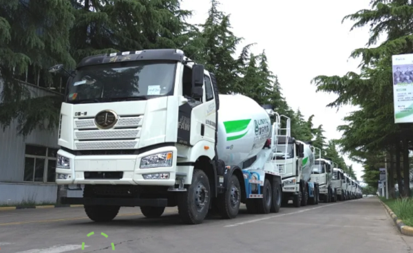 【發(fā)車新聞】看！TA們列隊成行，趕上春夏交接的“末班車”！