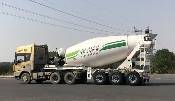 半掛混凝土攪拌車會是行業(yè)新風口嗎？聽聽專家怎么說