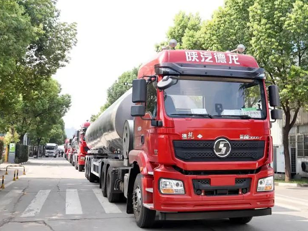 疫情之下，海外客戶線上訂車，20臺凌宇罐車批量交付！