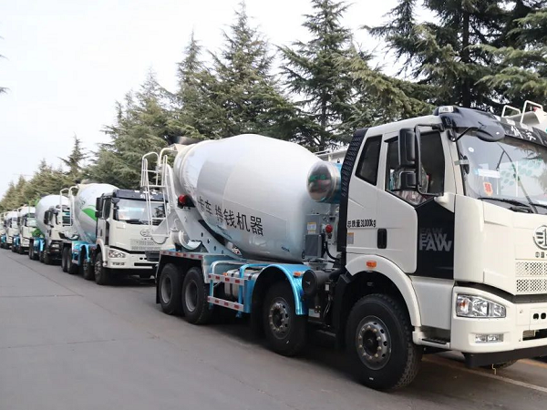 陽(yáng)春三月下華南，老客戶一次性訂購(gòu)凌宇汽車(chē)120臺(tái)！