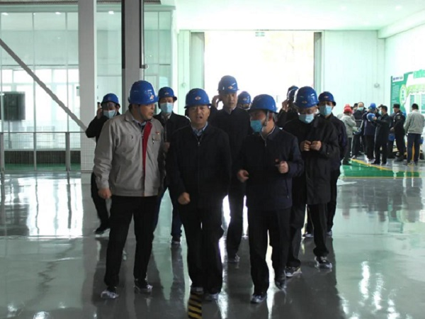 西安市人大常委會黨組書記、主任胡潤澤為中集凌宇高端制造點贊