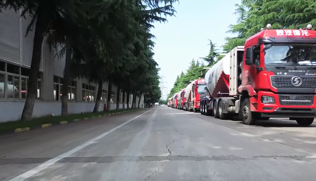 大單!100臺#粉罐半掛車 陸續(xù)發(fā)車，震撼#航拍