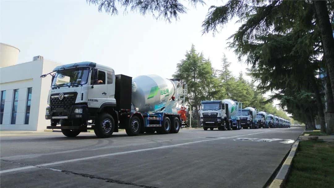 馭風(fēng)而行，中集車輛15臺新能源攪拌車駛?cè)牒?，繪就荊楚生態(tài)長卷