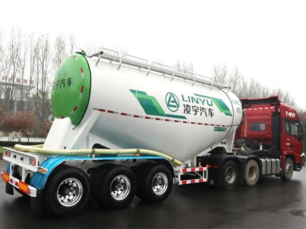 選粉罐車認(rèn)準(zhǔn)“小白罐”，理由超簡(jiǎn)單