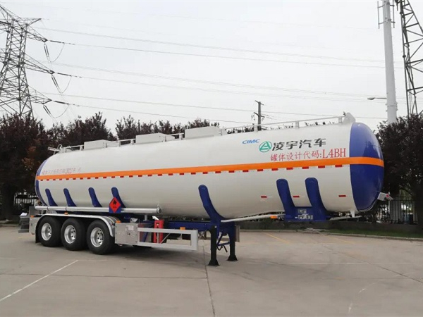 中集凌宇新款鋁合金易燃液體運(yùn)輸車來(lái)了！