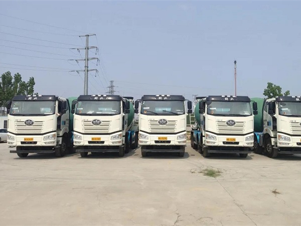 鄭州新客戶喜提20臺(tái)解放＆凌宇一體化攪拌車(chē)