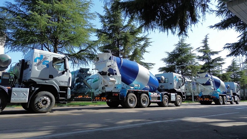 【發(fā)車新聞】凌宇攪拌車交付一線，牡丹花開(kāi)又逢君！